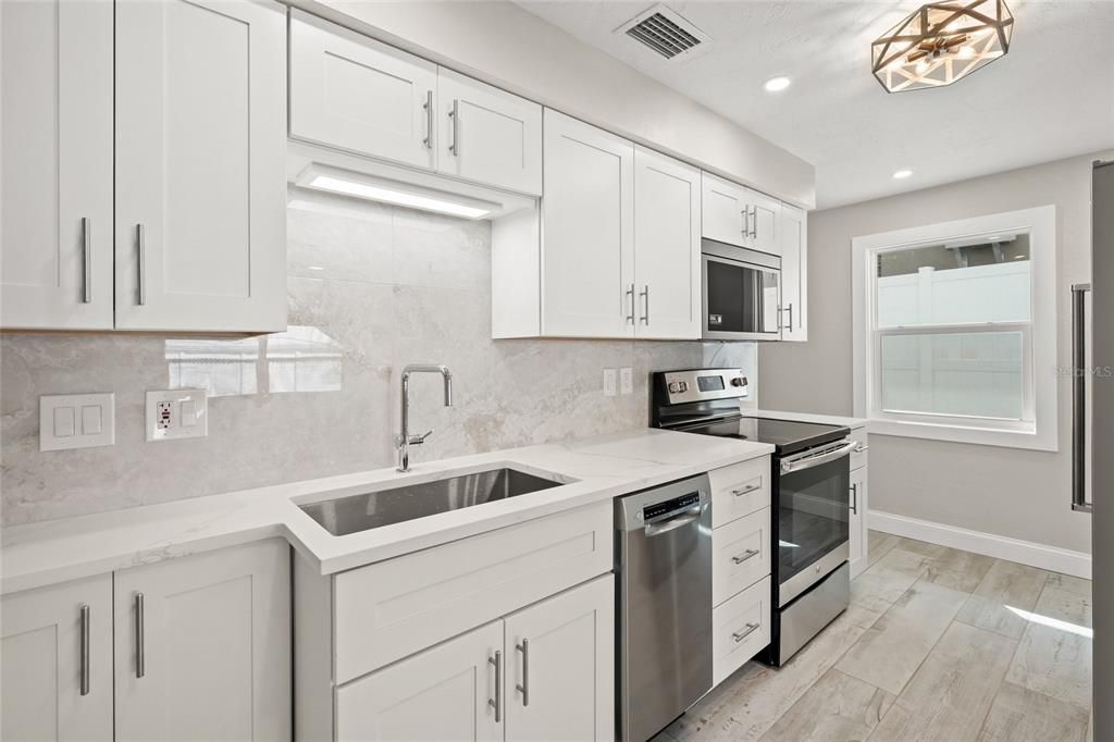 Activo con contrato: $2,999,900 (6 camas, 4 baños, 4700 Pies cuadrados)
