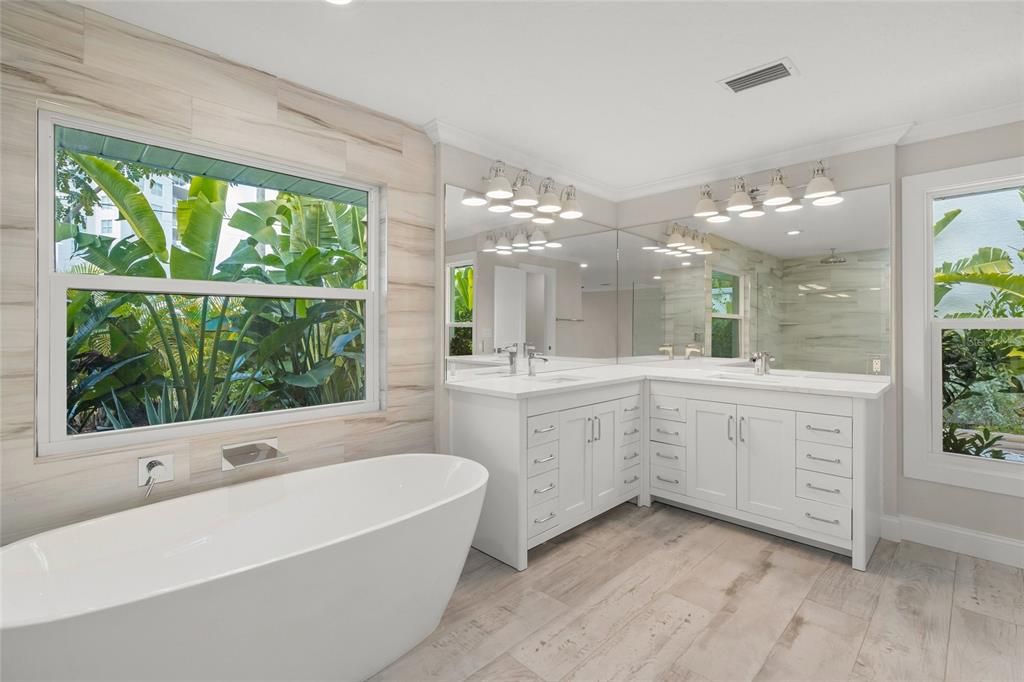 Activo con contrato: $2,999,900 (6 camas, 4 baños, 4700 Pies cuadrados)
