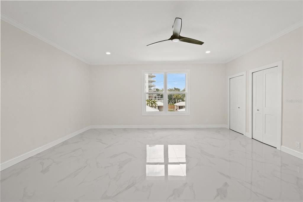 Activo con contrato: $2,999,900 (6 camas, 4 baños, 4700 Pies cuadrados)