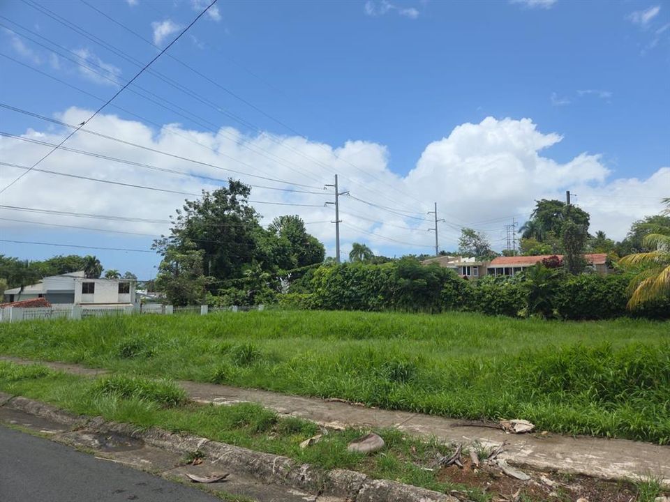 En Venta: $285,000 (0.25 acres)