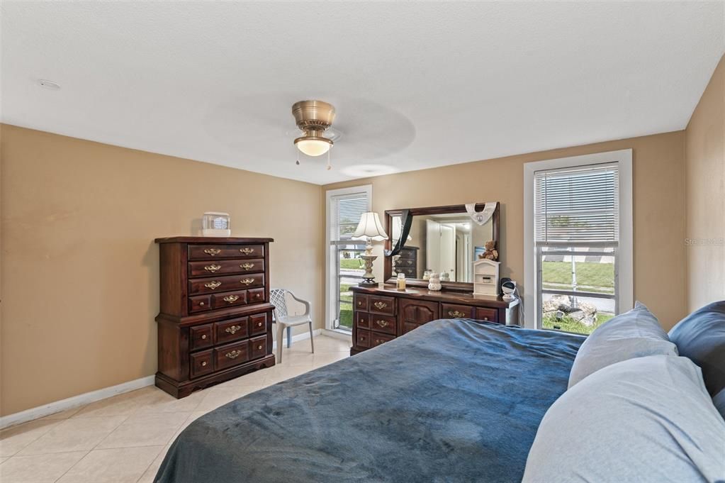 En Venta: $424,000 (4 camas, 2 baños, 2869 Pies cuadrados)