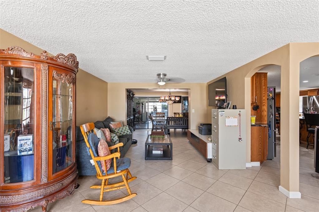 En Venta: $424,000 (4 camas, 2 baños, 2869 Pies cuadrados)