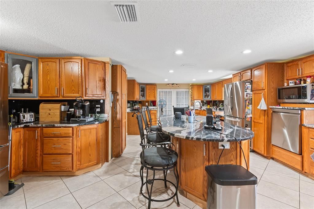 En Venta: $424,000 (4 camas, 2 baños, 2869 Pies cuadrados)