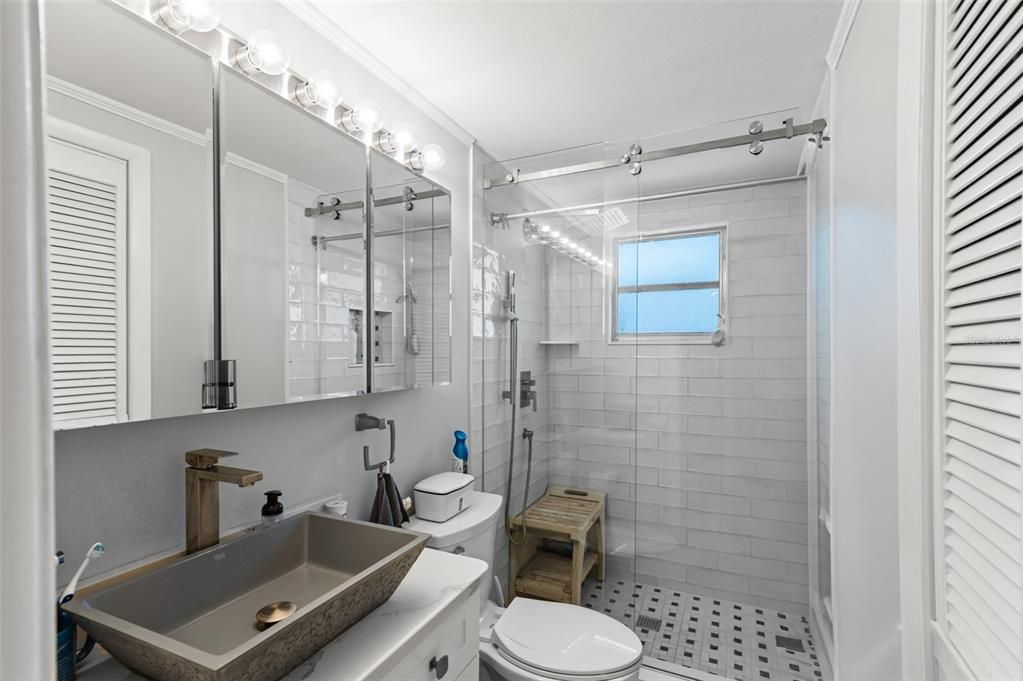 En Venta: $424,000 (4 camas, 2 baños, 2869 Pies cuadrados)