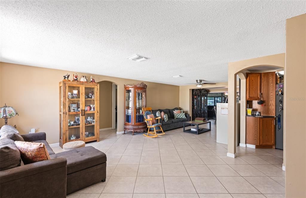 En Venta: $424,000 (4 camas, 2 baños, 2869 Pies cuadrados)