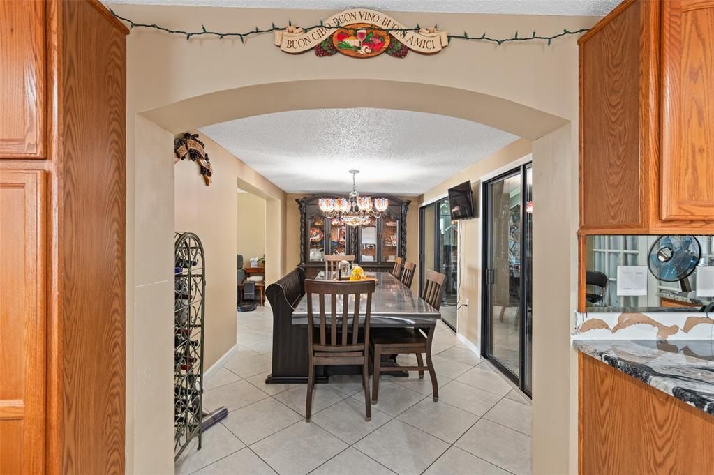 En Venta: $424,000 (4 camas, 2 baños, 2869 Pies cuadrados)