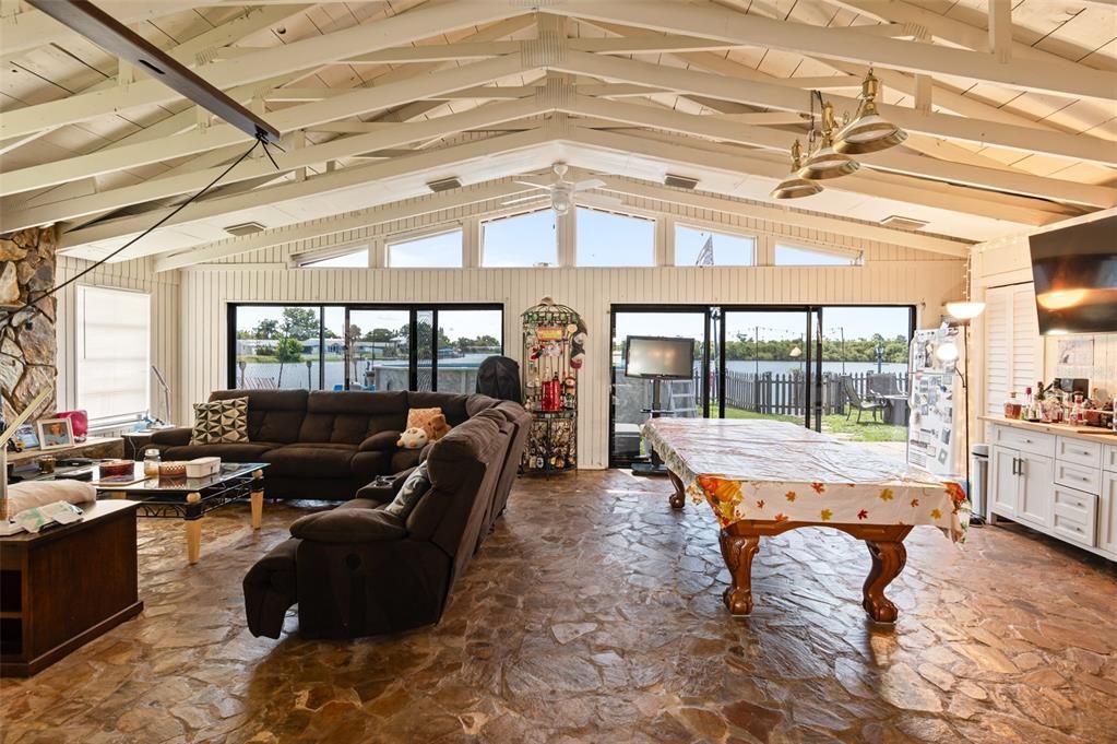 En Venta: $424,000 (4 camas, 2 baños, 2869 Pies cuadrados)