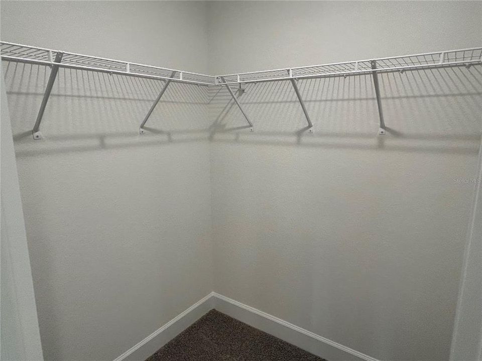 合同活跃: $351,372 (3 贝兹, 2 浴室, 2240 平方英尺)