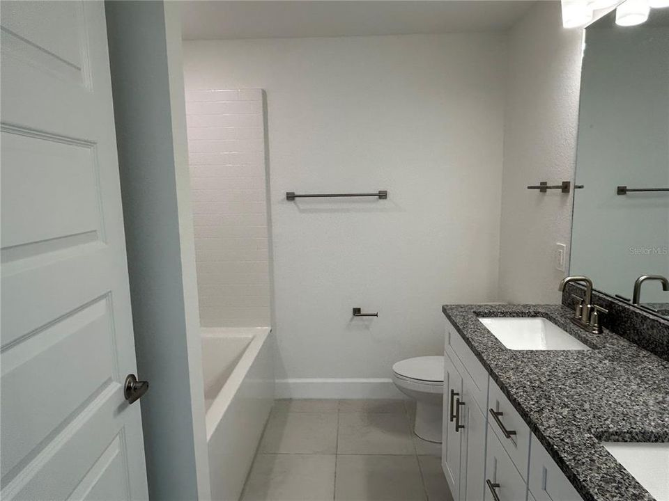 合同活跃: $351,372 (3 贝兹, 2 浴室, 2240 平方英尺)