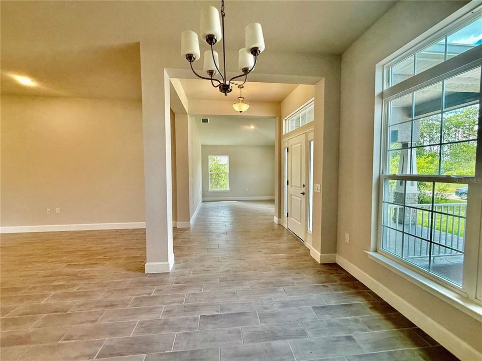 Activo con contrato: $391,400 (4 camas, 3 baños, 2265 Pies cuadrados)