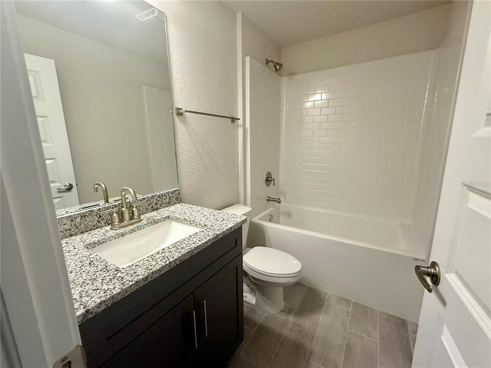 Activo con contrato: $391,400 (4 camas, 3 baños, 2265 Pies cuadrados)