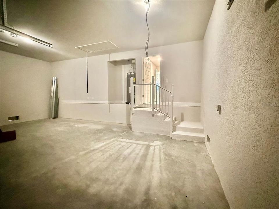 Activo con contrato: $391,400 (4 camas, 3 baños, 2265 Pies cuadrados)