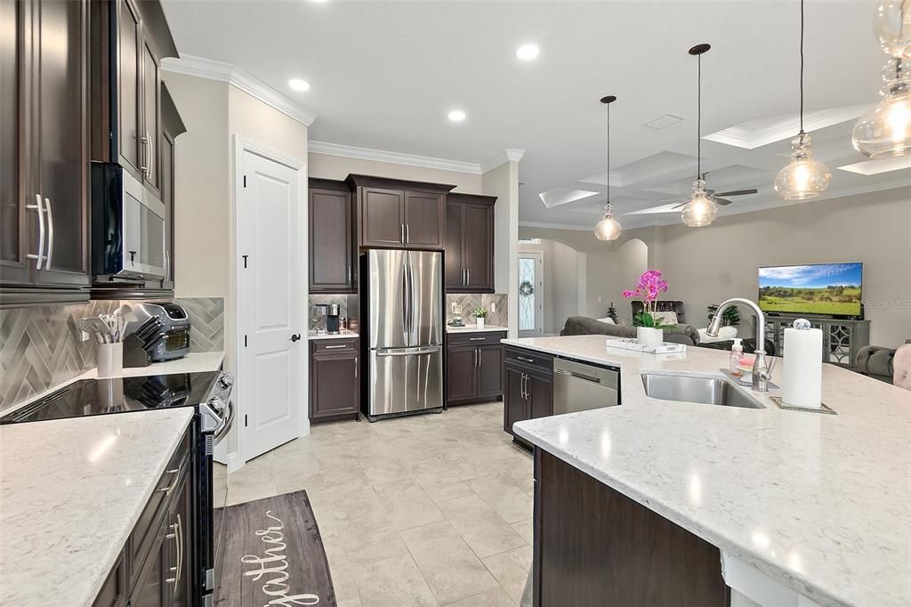 Active With Contract: $675,000 (3 beds, 3 baths, 2472 Square Feet)