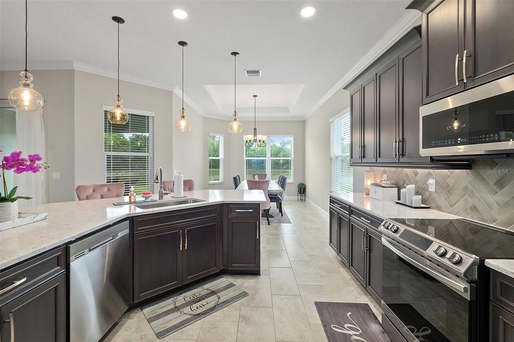 Active With Contract: $675,000 (3 beds, 3 baths, 2472 Square Feet)