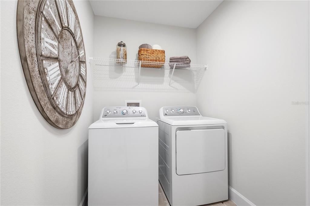 Под контрактом: $586,000 (4 спален, 2 ванн, 2797 Квадратных фут)