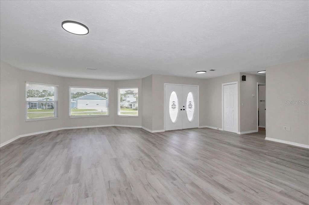 For Sale: $569,000 (2 beds, 2 baths, 1640 Square Feet)