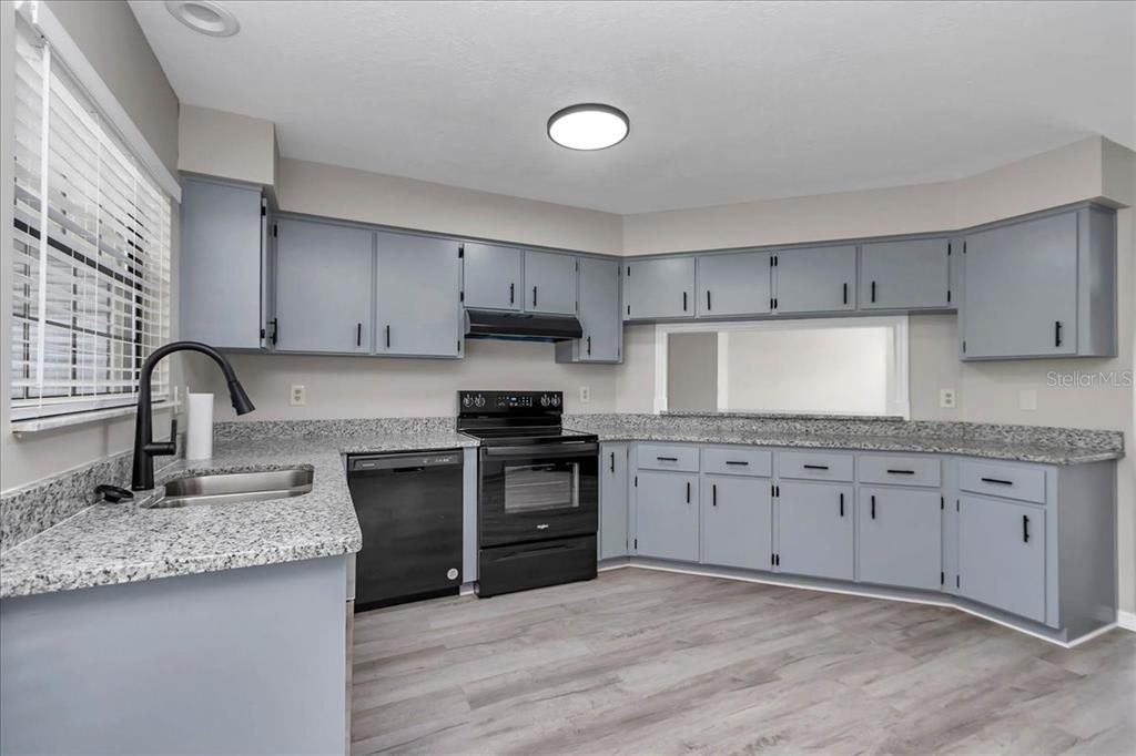 For Sale: $569,000 (2 beds, 2 baths, 1640 Square Feet)