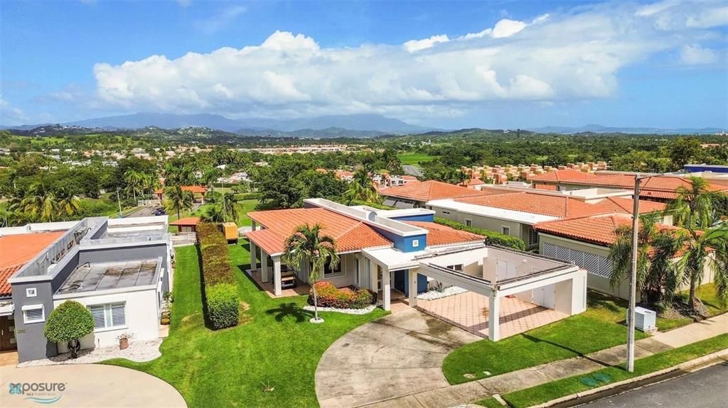 Vendido Recientemente: $705,000 (4 camas, 3 baños, 2000 Pies cuadrados)