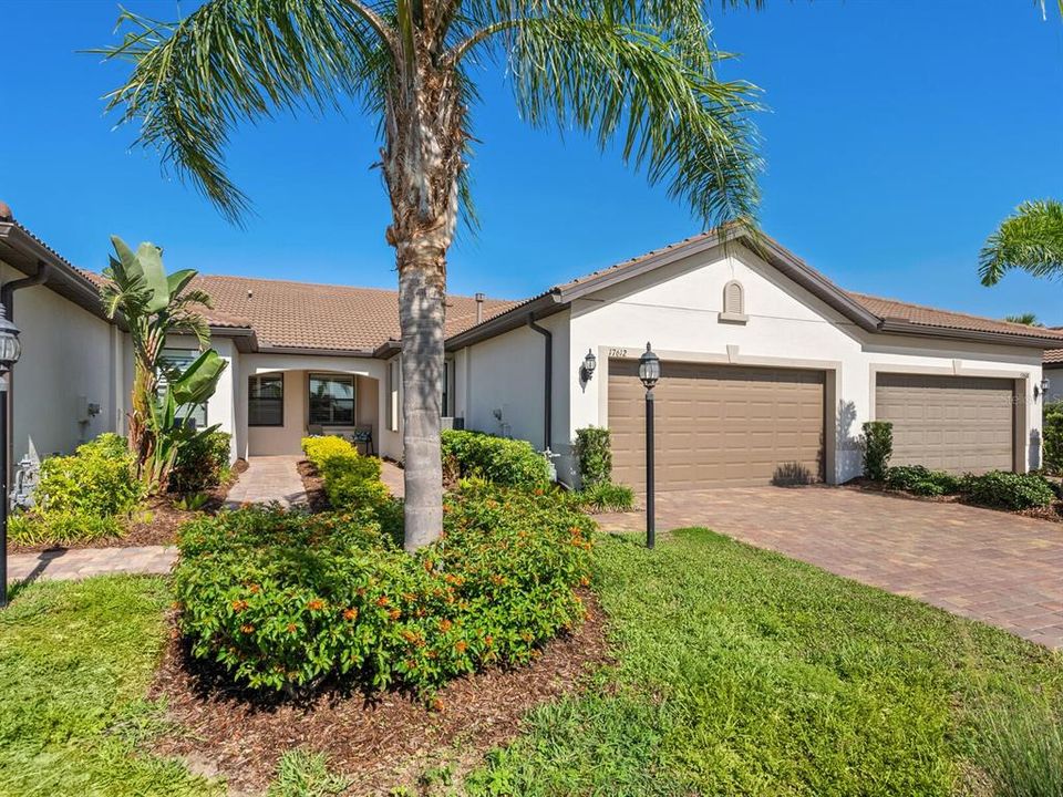 Active With Contract: $420,000 (2 beds, 2 baths, 1458 Square Feet)