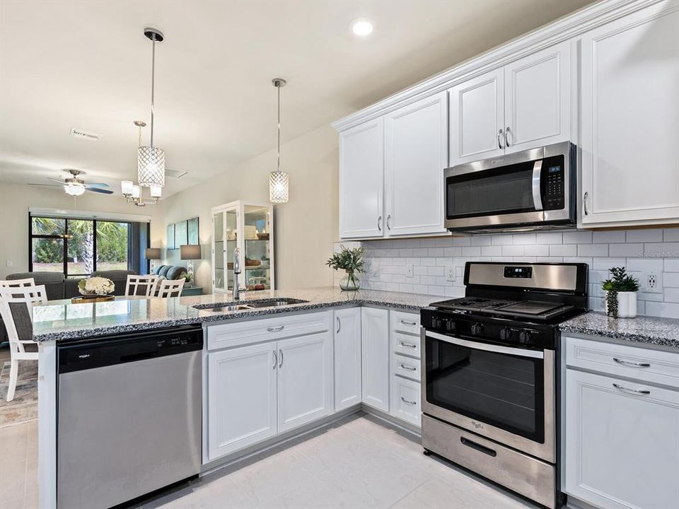 Active With Contract: $420,000 (2 beds, 2 baths, 1458 Square Feet)