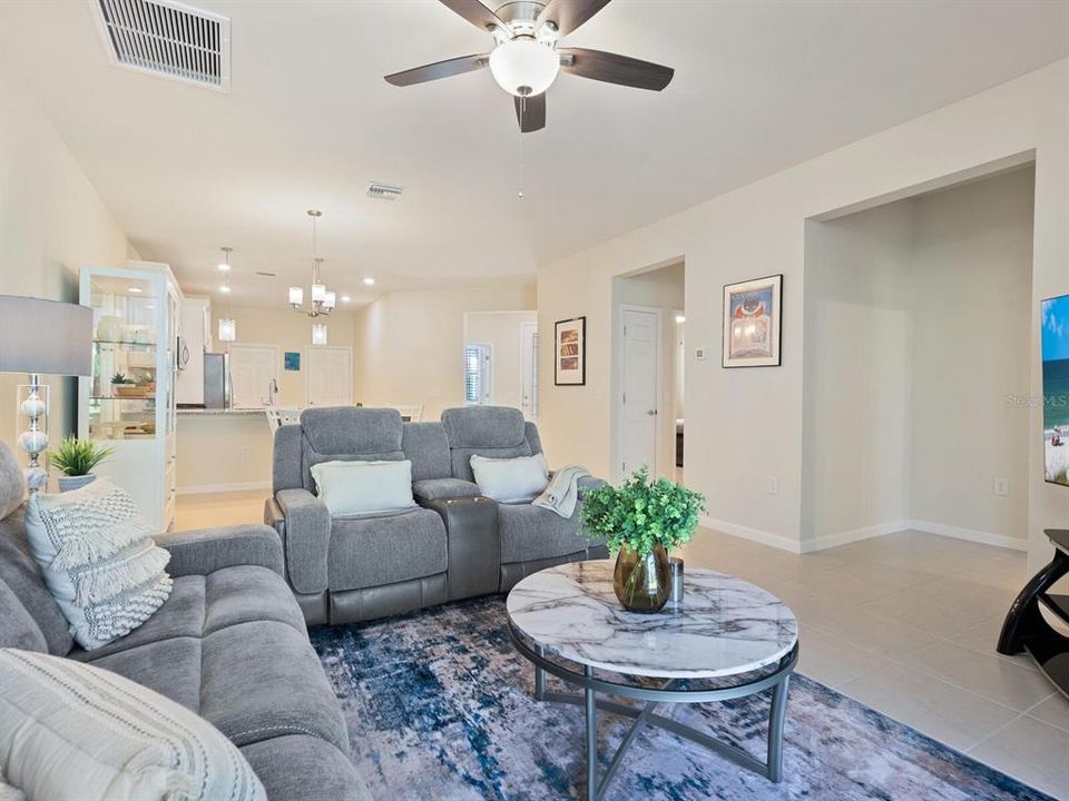 Active With Contract: $420,000 (2 beds, 2 baths, 1458 Square Feet)