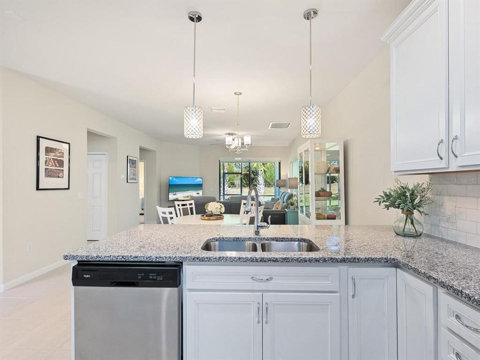 Active With Contract: $420,000 (2 beds, 2 baths, 1458 Square Feet)