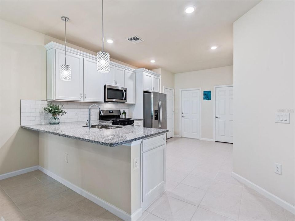 Active With Contract: $420,000 (2 beds, 2 baths, 1458 Square Feet)