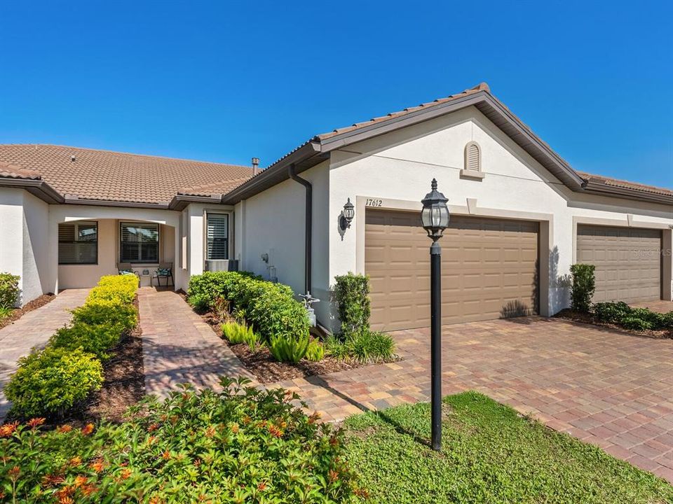 Active With Contract: $420,000 (2 beds, 2 baths, 1458 Square Feet)