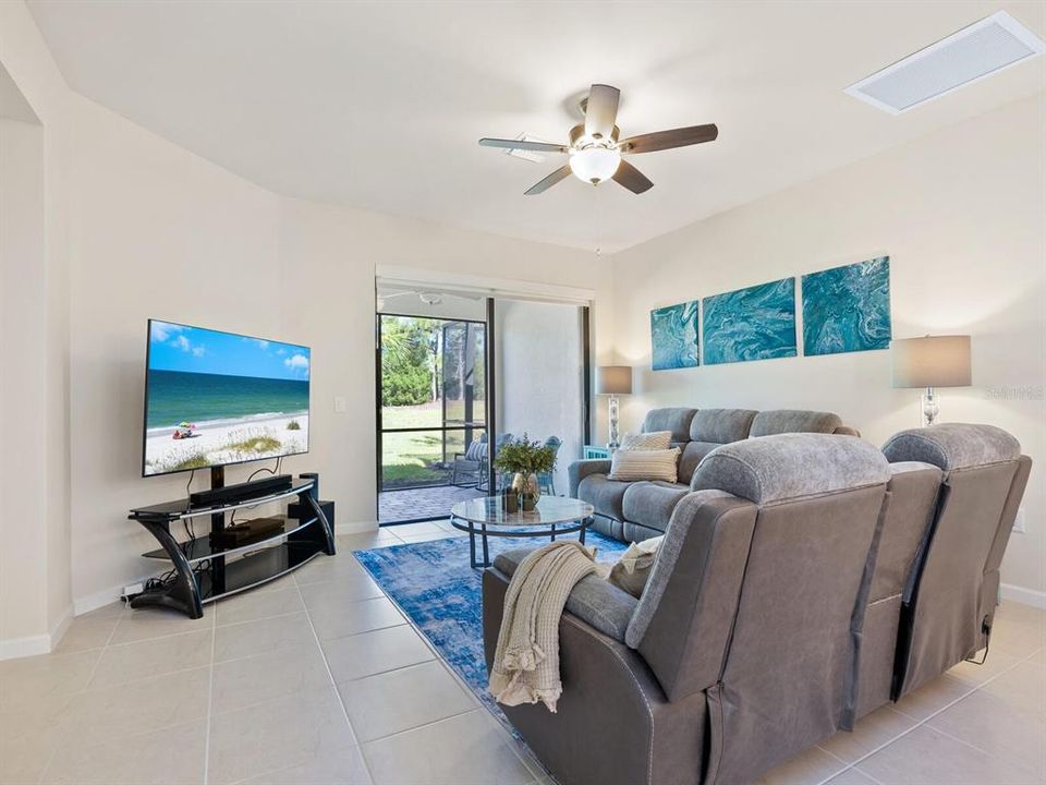 Active With Contract: $420,000 (2 beds, 2 baths, 1458 Square Feet)