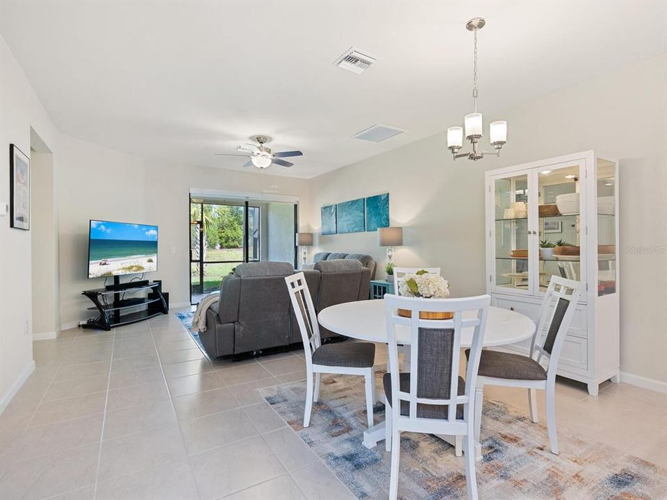 Active With Contract: $420,000 (2 beds, 2 baths, 1458 Square Feet)