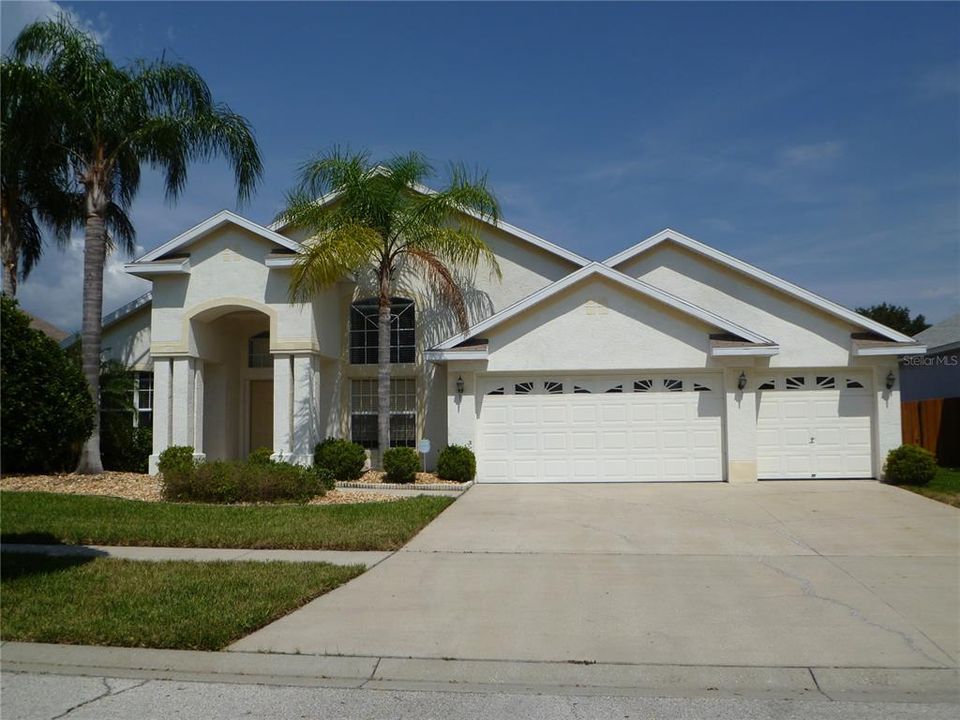 Recently Rented: $2,900 (4 beds, 3 baths, 2327 Square Feet)