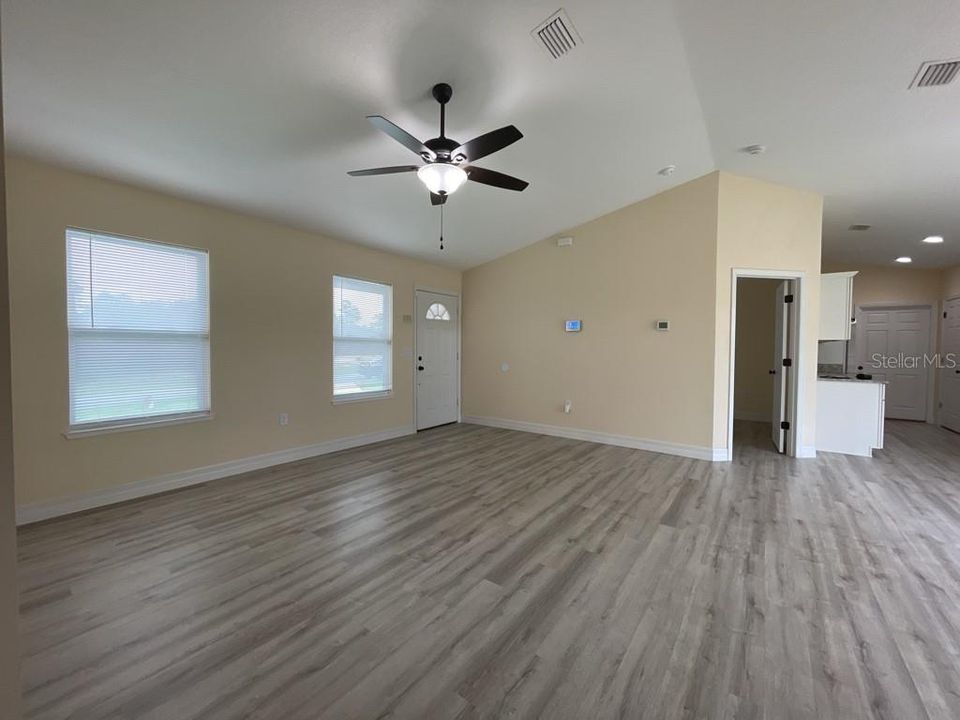 На продажу: $258,000 (3 спален, 2 ванн, 1128 Квадратных фут)