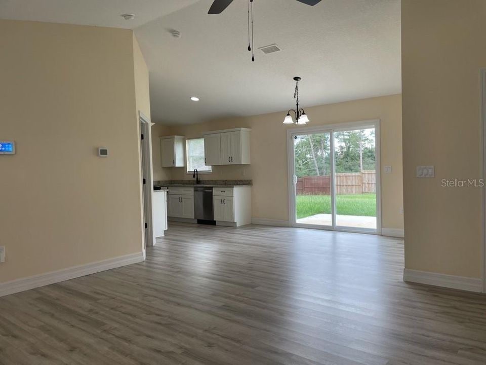 На продажу: $258,000 (3 спален, 2 ванн, 1128 Квадратных фут)