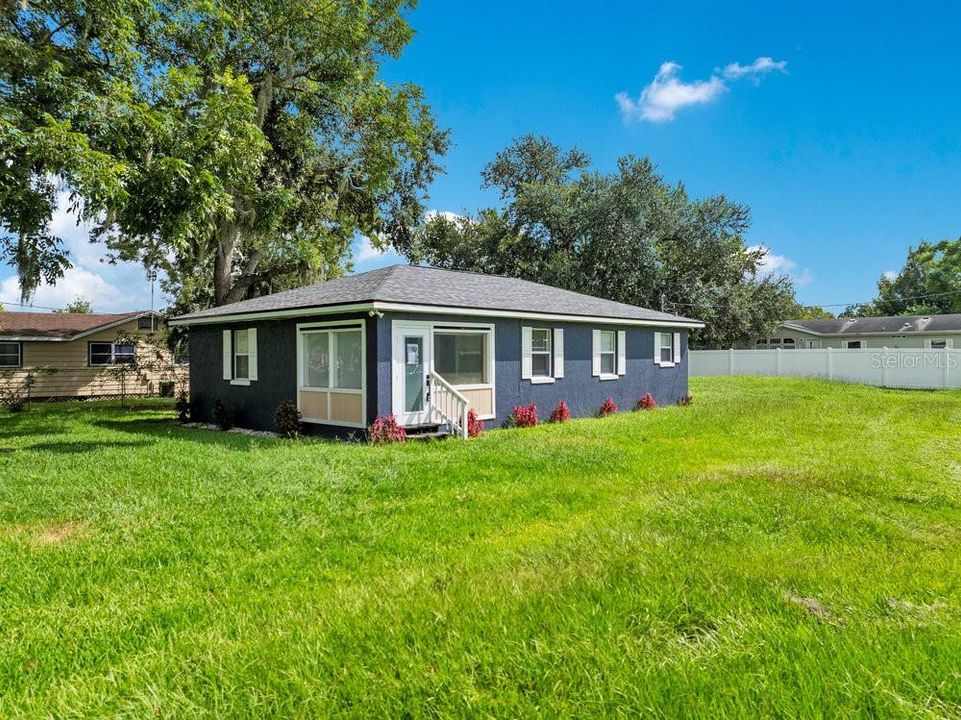 Active With Contract: $214,900 (3 beds, 1 baths, 1133 Square Feet)