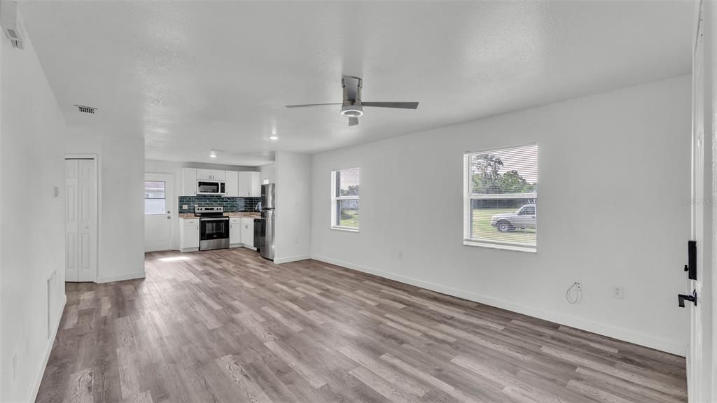 Active With Contract: $214,900 (3 beds, 1 baths, 1133 Square Feet)