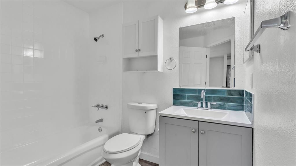 Active With Contract: $214,900 (3 beds, 1 baths, 1133 Square Feet)