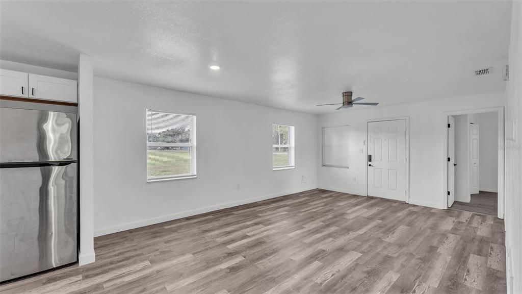 Active With Contract: $214,900 (3 beds, 1 baths, 1133 Square Feet)