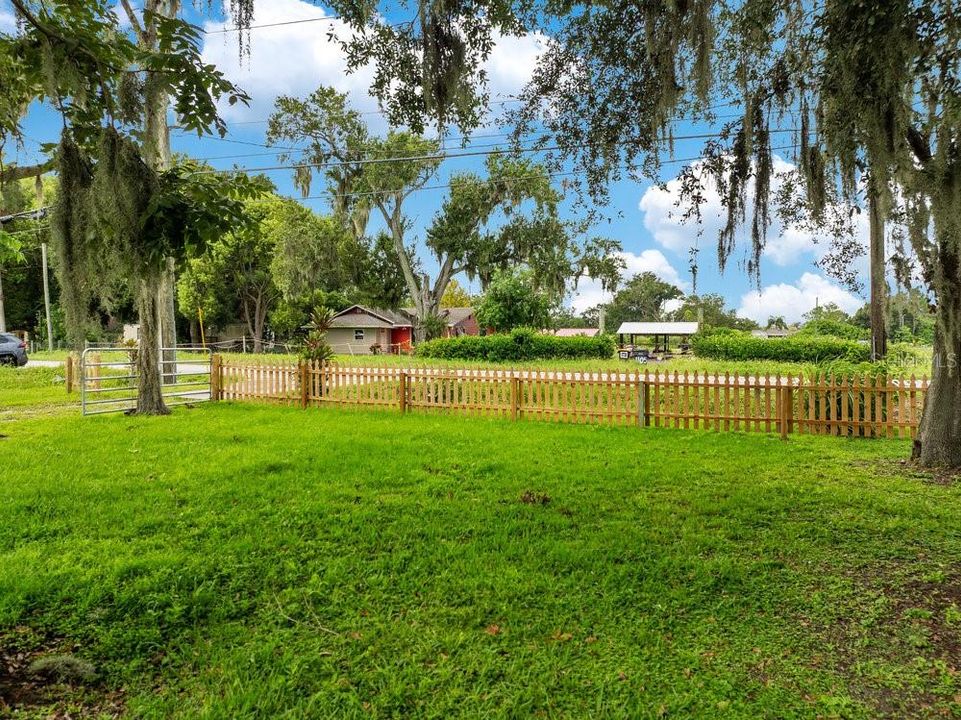 Active With Contract: $214,900 (3 beds, 1 baths, 1133 Square Feet)