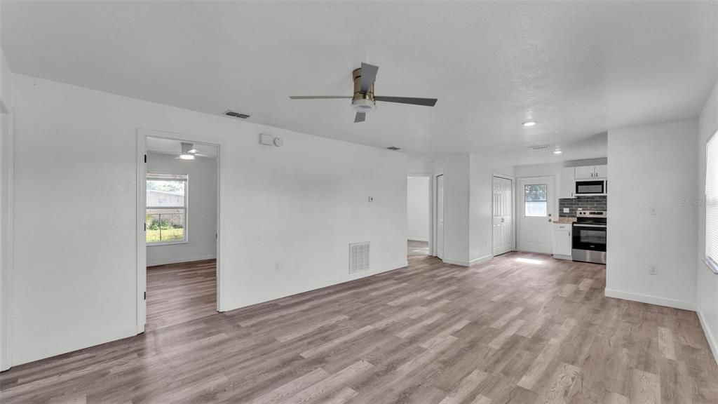 Active With Contract: $214,900 (3 beds, 1 baths, 1133 Square Feet)