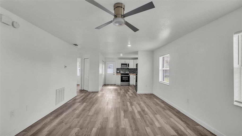 Active With Contract: $214,900 (3 beds, 1 baths, 1133 Square Feet)