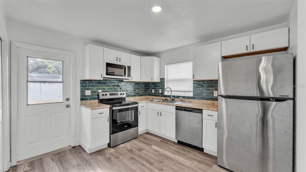 Active With Contract: $214,900 (3 beds, 1 baths, 1133 Square Feet)