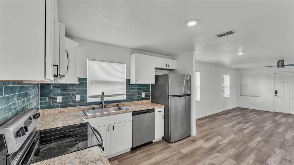 Active With Contract: $214,900 (3 beds, 1 baths, 1133 Square Feet)