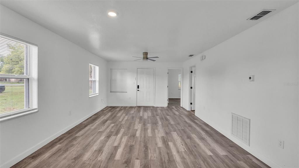 Active With Contract: $214,900 (3 beds, 1 baths, 1133 Square Feet)