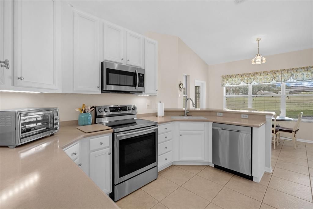 Под контрактом: $324,999 (3 спален, 2 ванн, 1882 Квадратных фут)