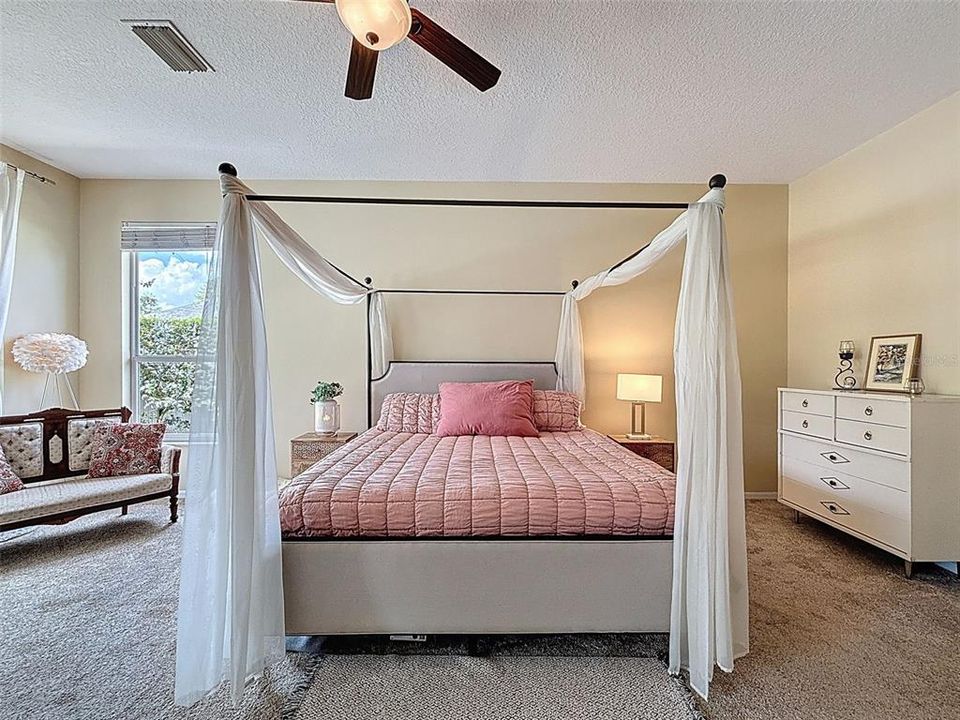 En Venta: $769,000 (4 camas, 4 baños, 4142 Pies cuadrados)