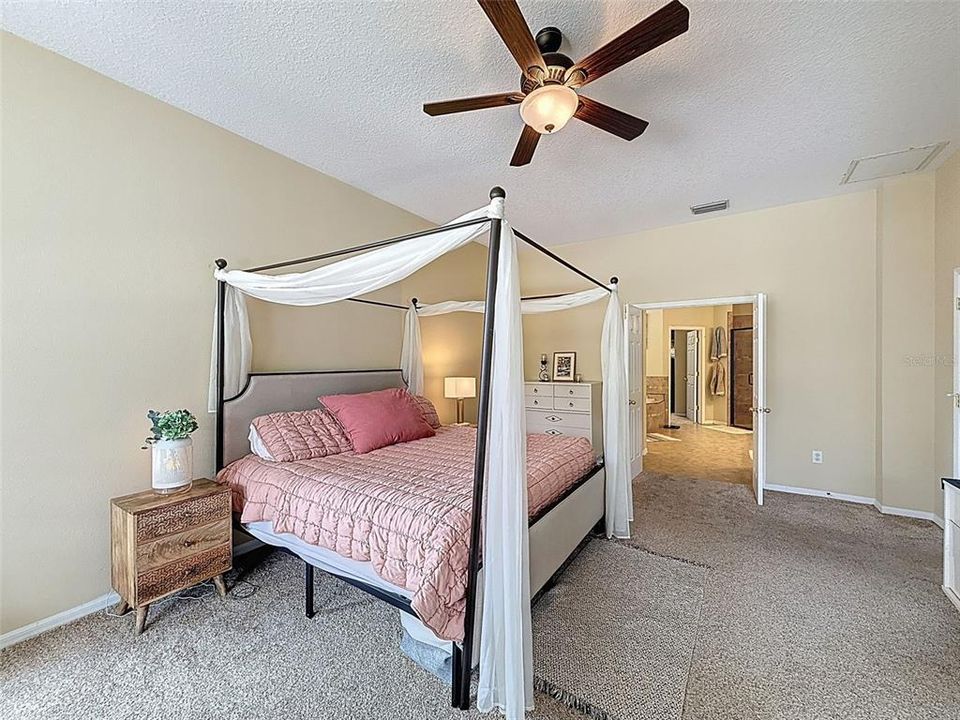 En Venta: $769,000 (4 camas, 4 baños, 4142 Pies cuadrados)