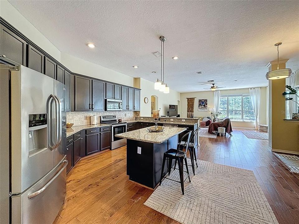 En Venta: $769,000 (4 camas, 4 baños, 4142 Pies cuadrados)