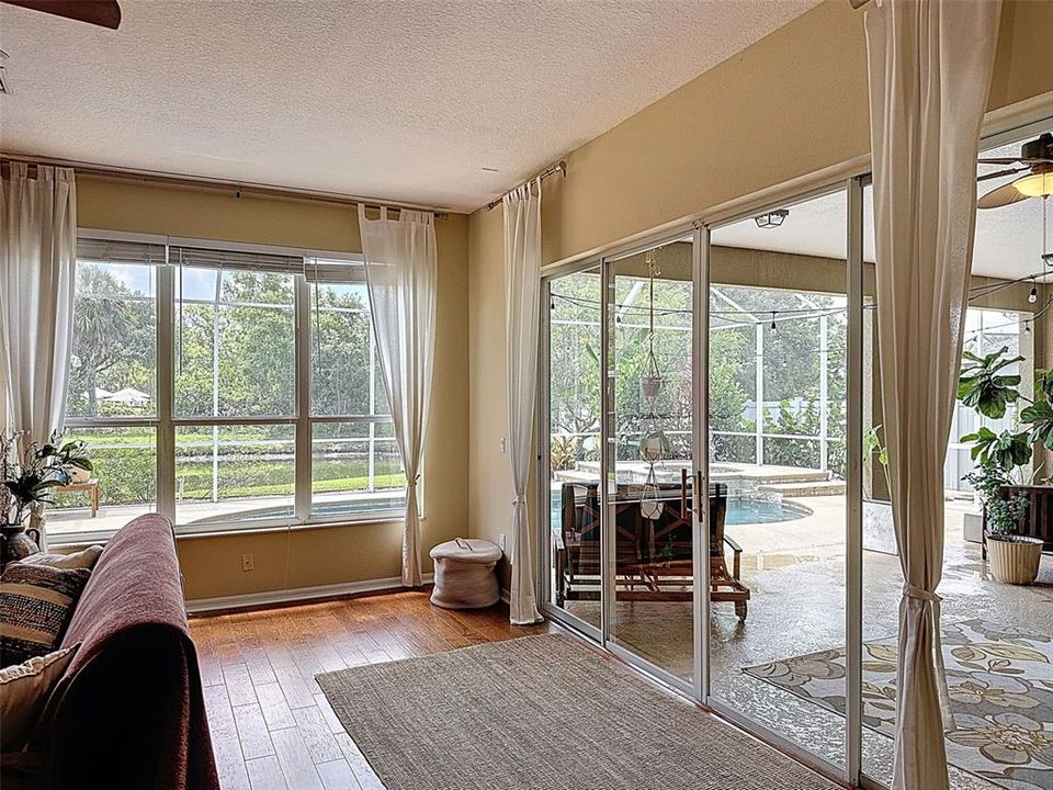 En Venta: $769,000 (4 camas, 4 baños, 4142 Pies cuadrados)