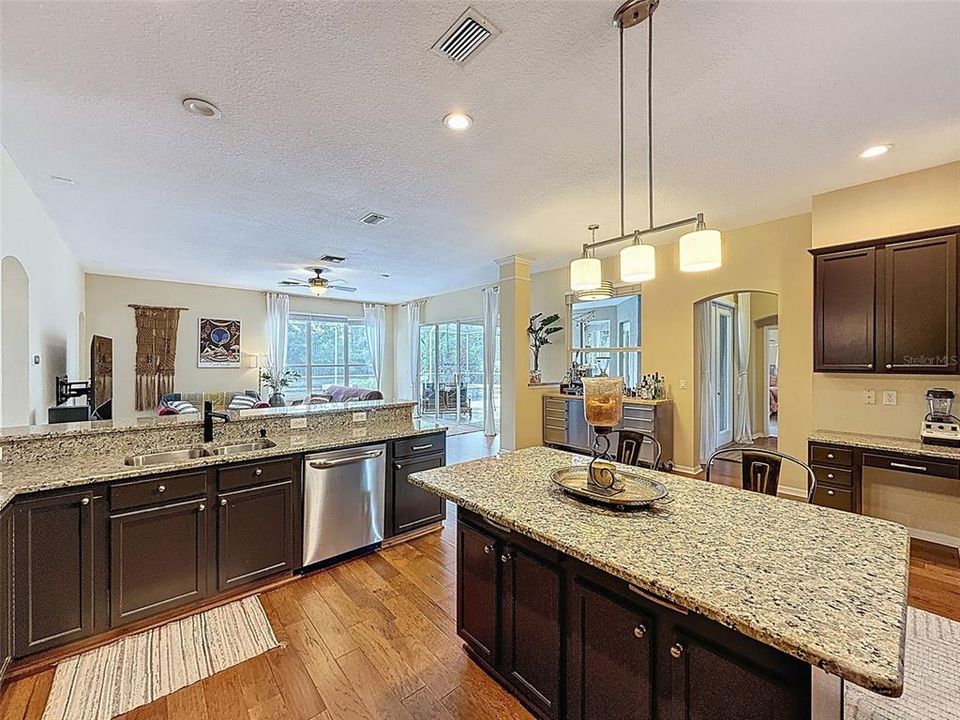 En Venta: $769,000 (4 camas, 4 baños, 4142 Pies cuadrados)