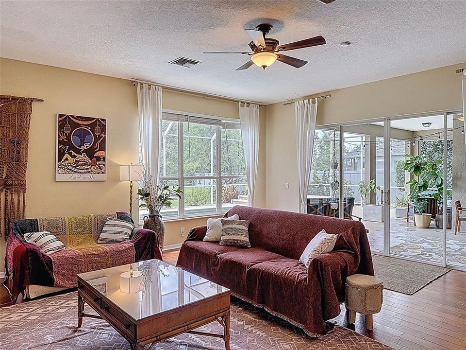 En Venta: $769,000 (4 camas, 4 baños, 4142 Pies cuadrados)